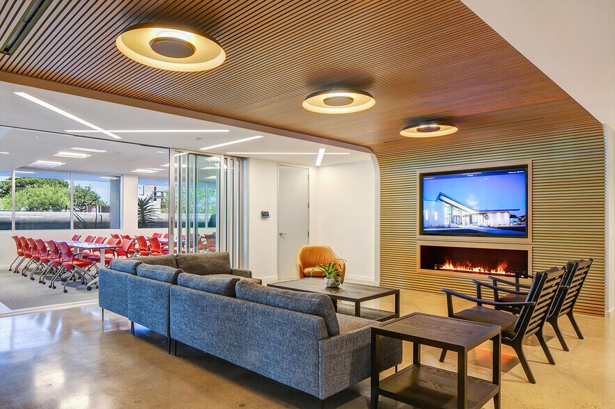 More Photos Of 2190 Towne Centre Pl, Anaheim Office For Sale