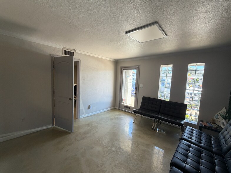 More Photos Of 7320 E 6th Ave, Scottsdale Office For Sale