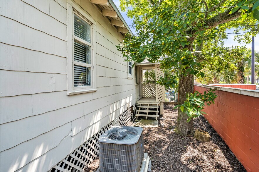 More Photos Of 372 Ahern St, Atlantic Beach Loft Creative Space For Sale