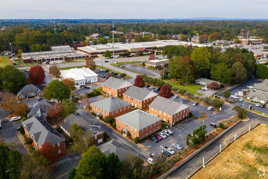 More Photos Of 2440 Sandy Plains Rd, Marietta Office For Lease