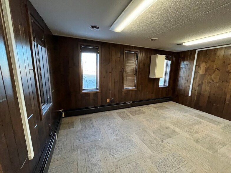 More Photos Of 11356 215th St W, Lakeville Manufacturing For Sale