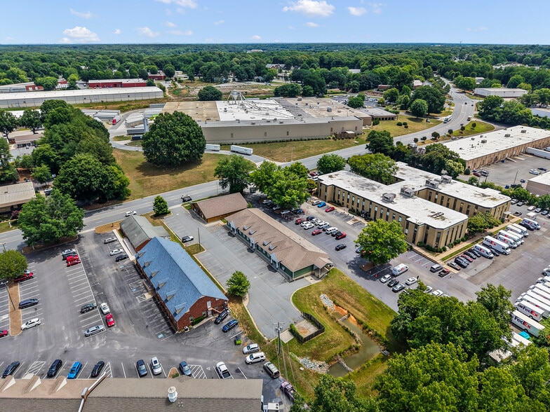 More Photos Of 8017 N Point Blvd, Winston-Salem Industrial For Lease