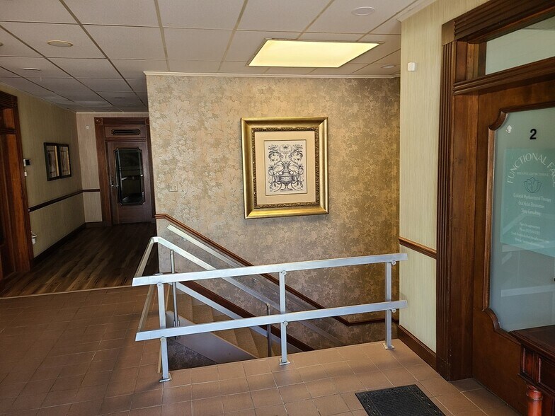 More Photos Of 2701-2709 Washington ave, Evansville Office For Sale