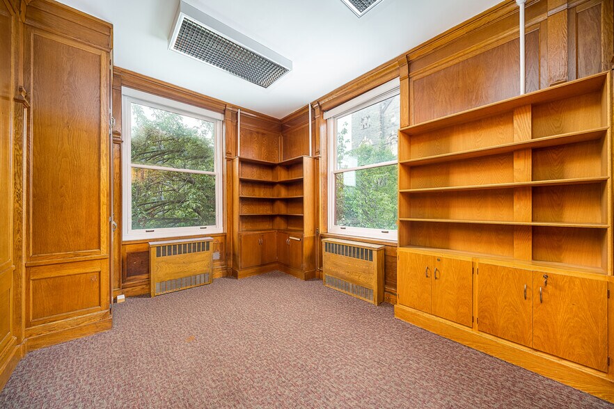 More Photos Of 2000 West St, Union City Office Residential For Lease