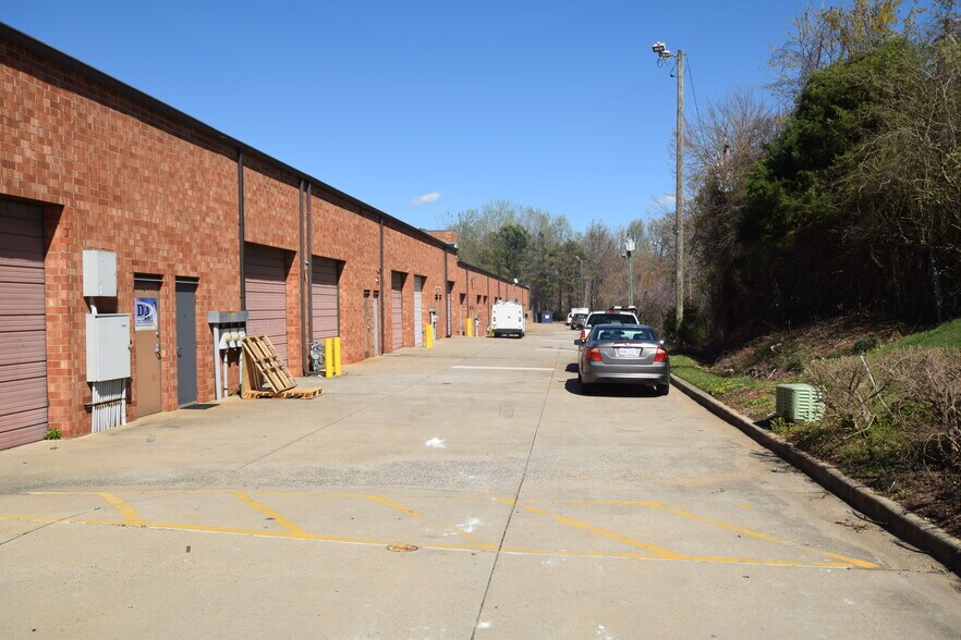 More Photos Of 6120 Brookshire Blvd, Charlotte Light Distribution For Lease