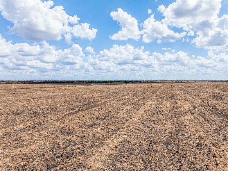 More Photos Of 000 Wells Lane, Manor Land For Sale