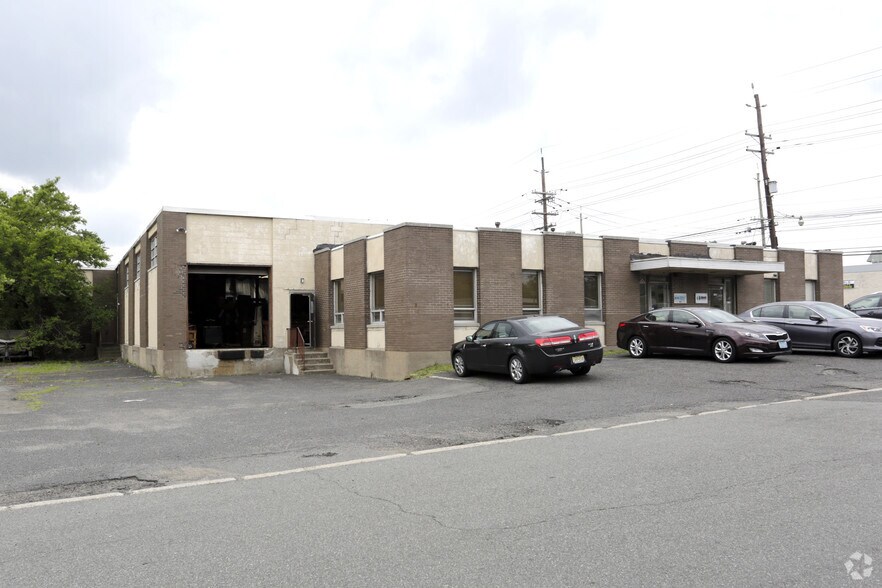More Photos Of 401-403 Meadow Ln, Carlstadt Warehouse For Lease