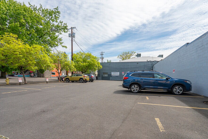 More Photos Of 1714 Broadway St, Vancouver Auto Repair For Lease