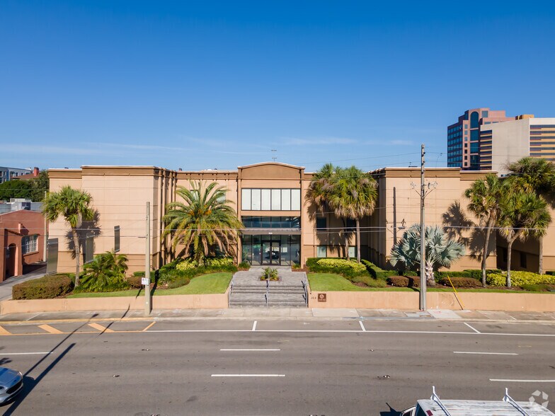 More Photos Of 924 N Magnolia Ave, Orlando Unknown For Lease