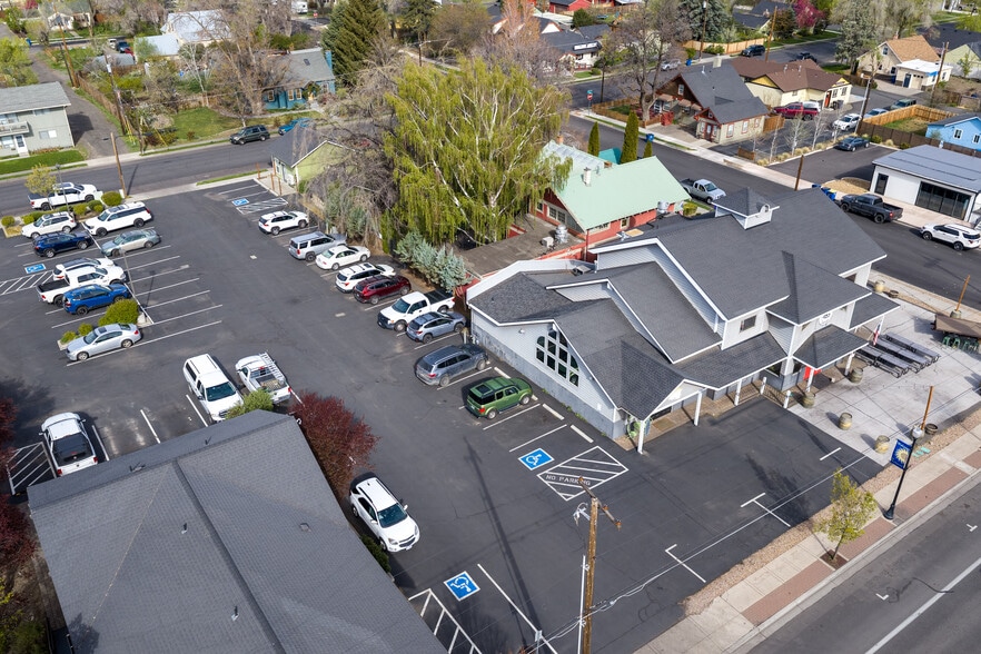 More Photos Of 249 NW 6th St, Redmond Storefront Retail Office For Lease