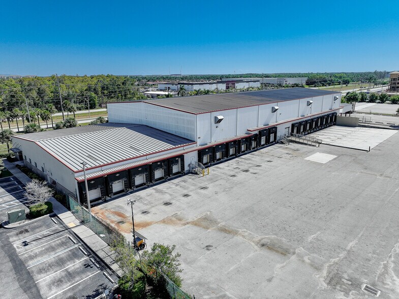 More Photos Of 3843 Ironbridge Blvd, Fort Myers Distribution For Lease