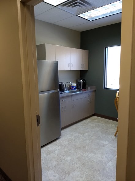 More Photos Of 820 N Concord St, South Saint Paul Light Distribution For Lease