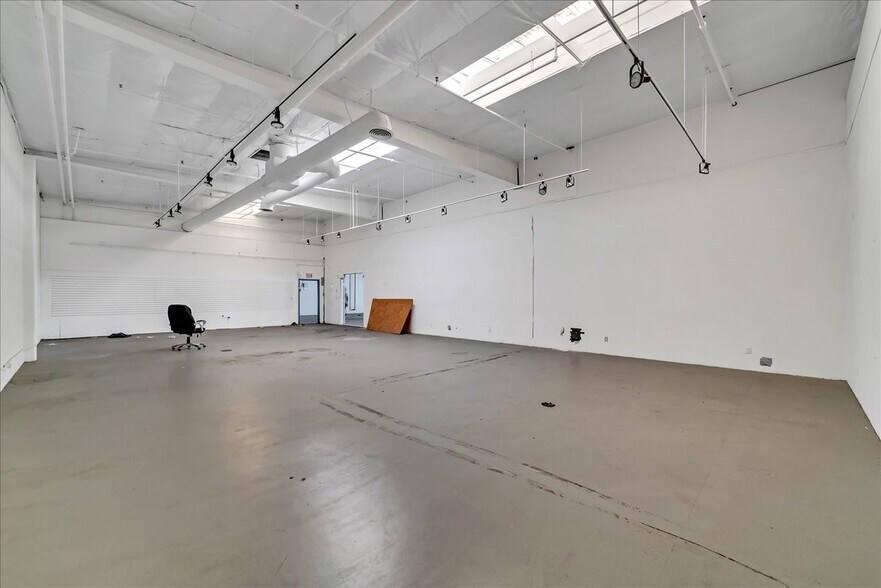 More Photos Of 11010-11020 Santa Fe Ave, Lynwood Warehouse For Sale