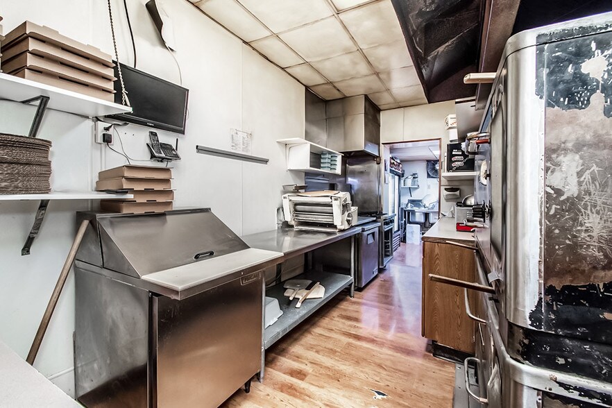 More Photos Of 134 S Main St, Oregon Restaurant For Sale