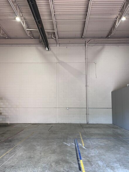 More Photos Of 55951 Gratiot Ave, Chesterfield Office For Sale