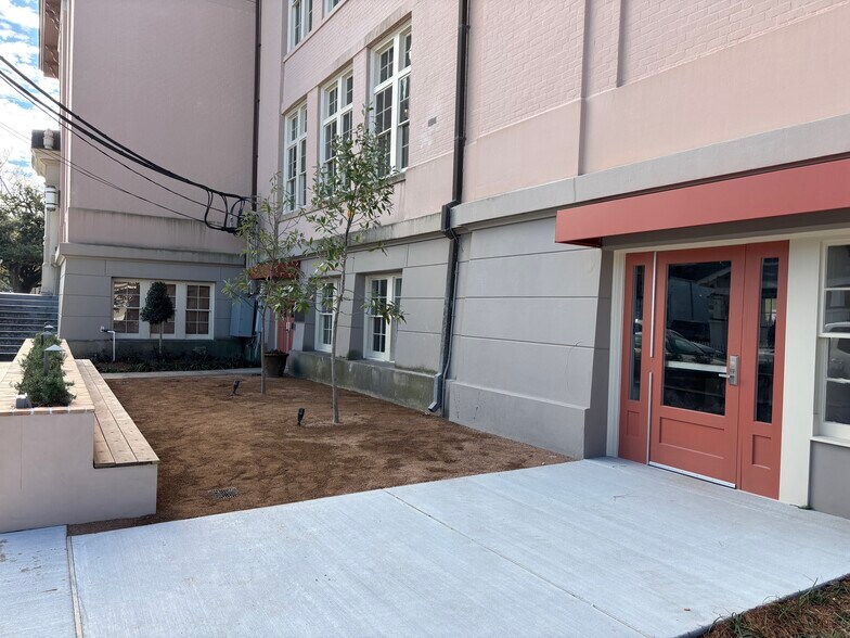 More Photos Of 519 Huey P Long Ave, Gretna Office For Sale