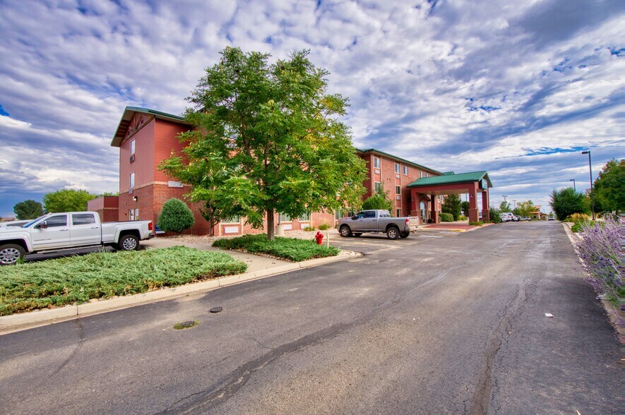 More Photos Of 7860 6th St, Wellington Hotel For Sale