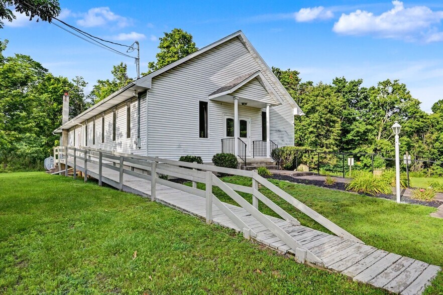 Primary Photo Of 15924 PA-407 Sr, Fleetville Office For Sale