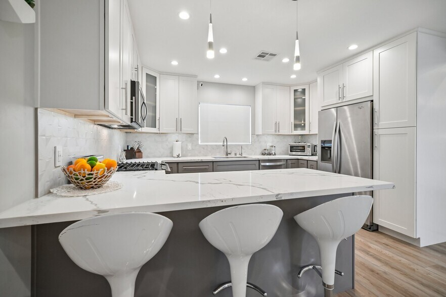More Photos Of 8434 Oakdale Ave, Winnetka Multifamily For Sale