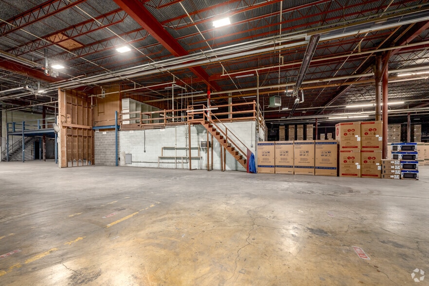 More Photos Of 7000 Old Landover Rd, Landover Warehouse For Lease