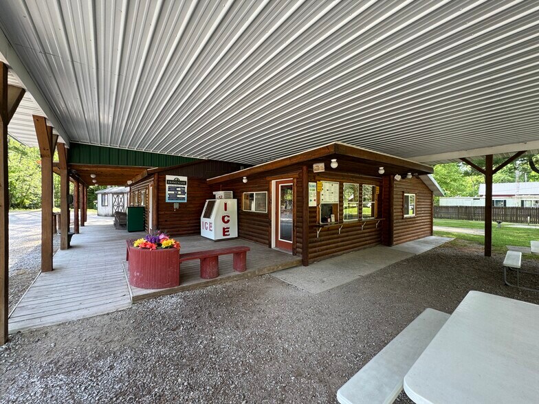 More Photos Of 482 N Sage Lake Rd, Hale Freestanding For Sale