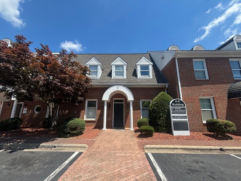 More Photos Of 1365 Westgate Center Dr, Winston-Salem Office For Sale