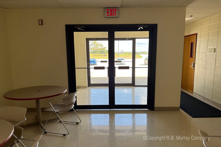 More Photos Of 2813 N Neergard Ave, Springfield Truck Terminal For Sale