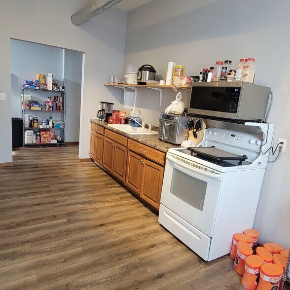 More Photos Of 735 Dimery Ave, Beaver Crossing Convenience Store For Sale