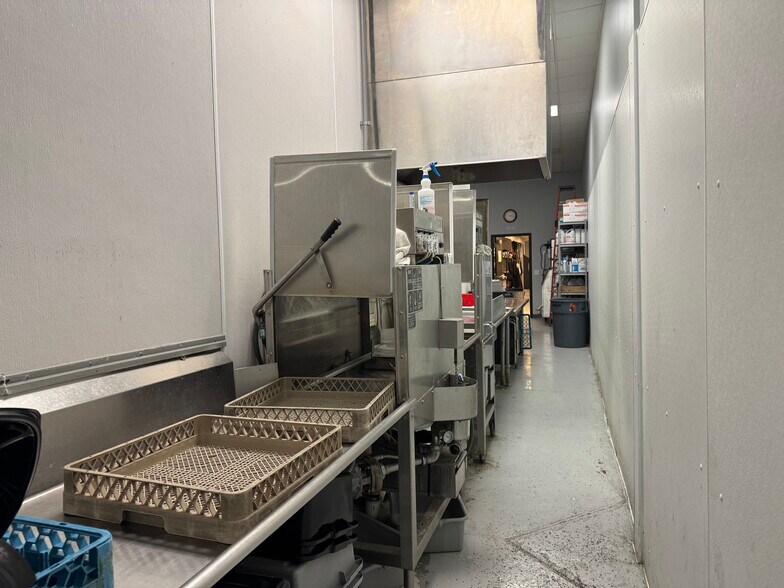 More Photos Of 11830 Stonegate Dr, Omaha Sorority Fraternity House For Sale