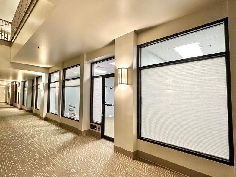 More Photos Of 425 Joliet St, Dyer Office For Sale