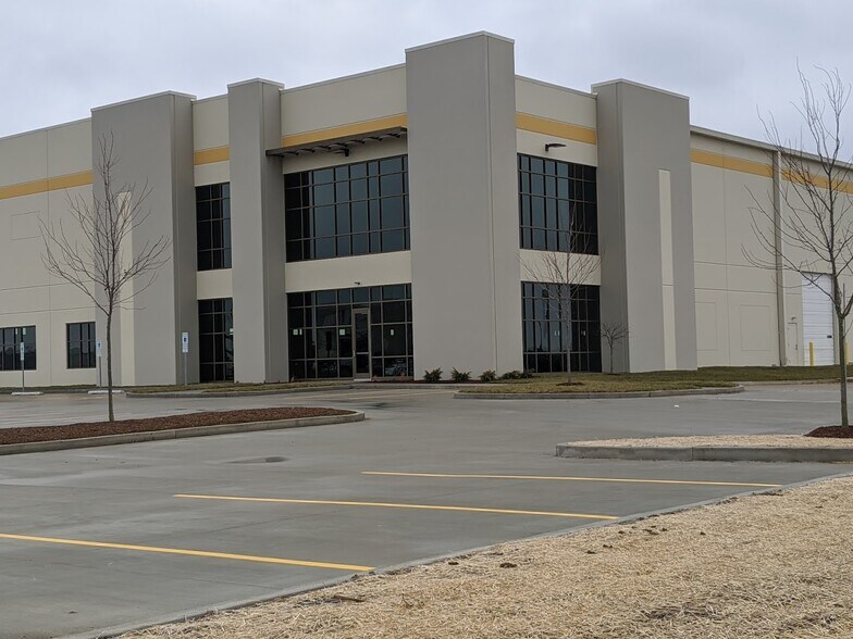 More Photos Of 5715 Inner Park Dr, Edwardsville Distribution For Lease