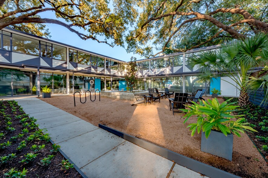 Primary Photo Of 4900-4912 Travis St, Houston Loft Creative Space For Sale