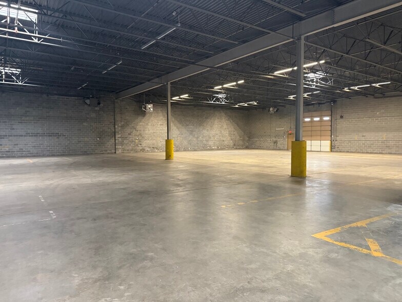 More Photos Of 5010 Creston St, Hyattsville Warehouse For Lease