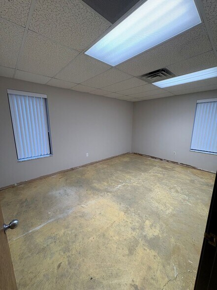 More Photos Of 23933 Allen Rd, Trenton Medical For Lease