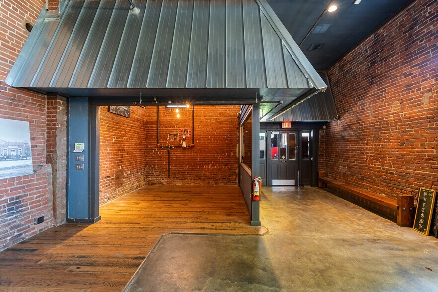 More Photos Of 509 SW G St, Grants Pass Restaurant For Sale