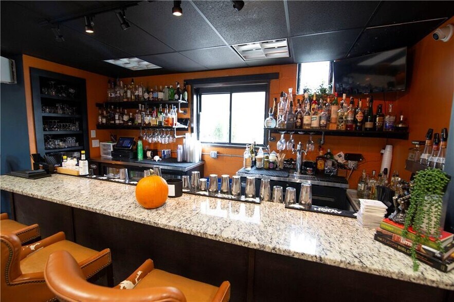 More Photos Of 371-373 Smith St, Providence Storefront For Sale