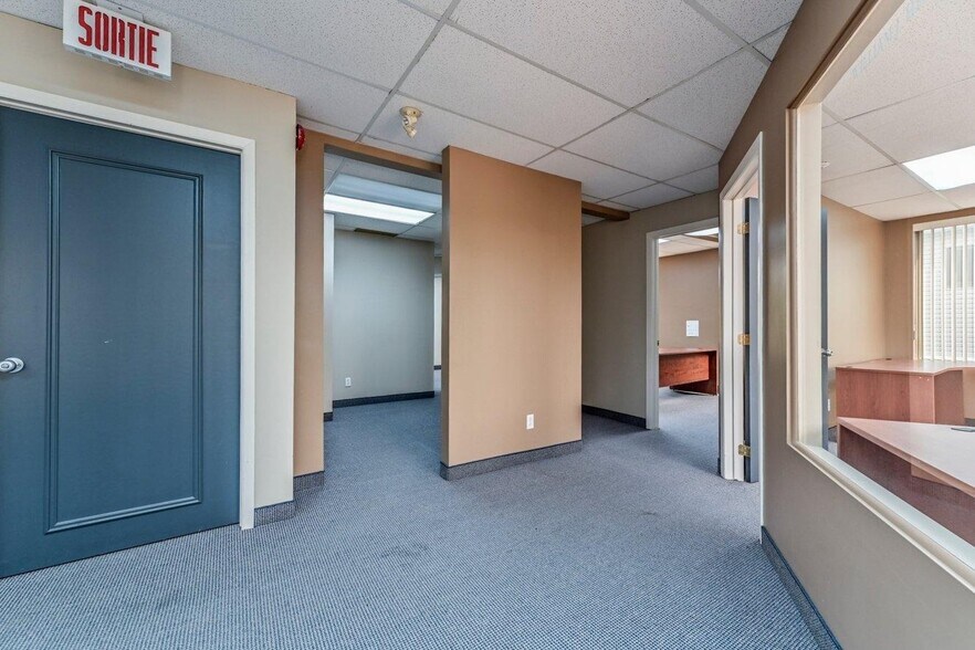More Photos Of 5687 Av Auteuil, Brossard Office For Lease