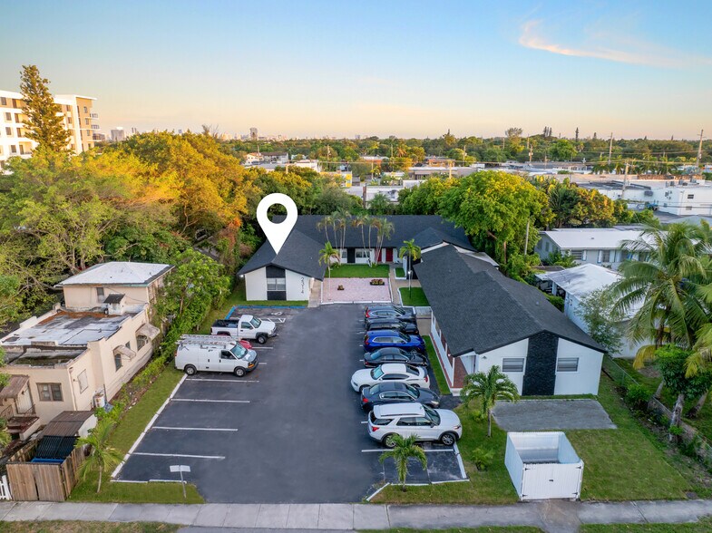 More Photos Of 2314 Polk St, Hollywood Apartments For Sale