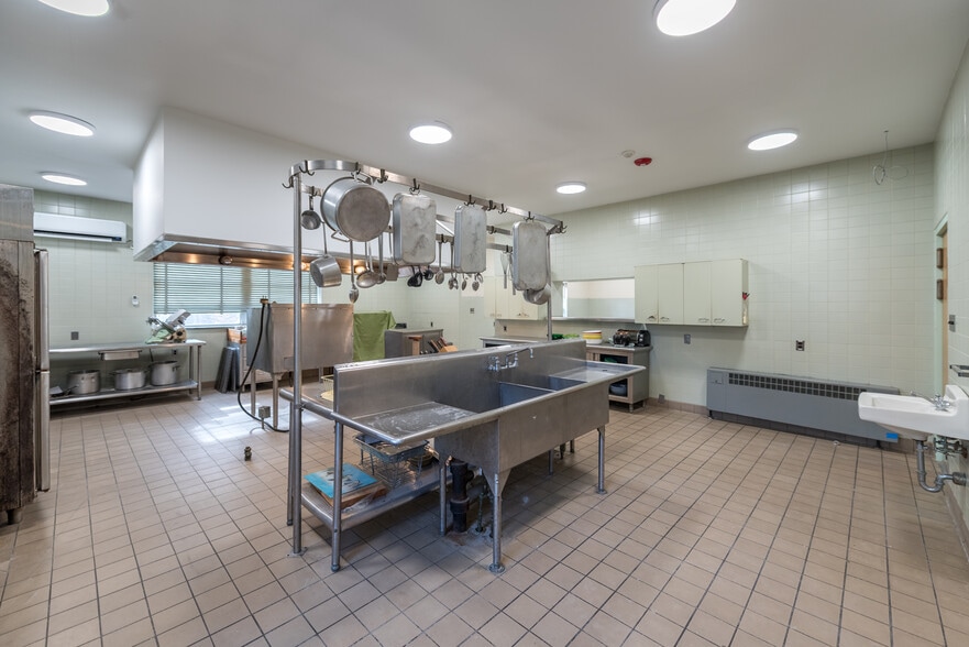 More Photos Of 1307 Lakeside Ave, Richmond Specialty For Sale