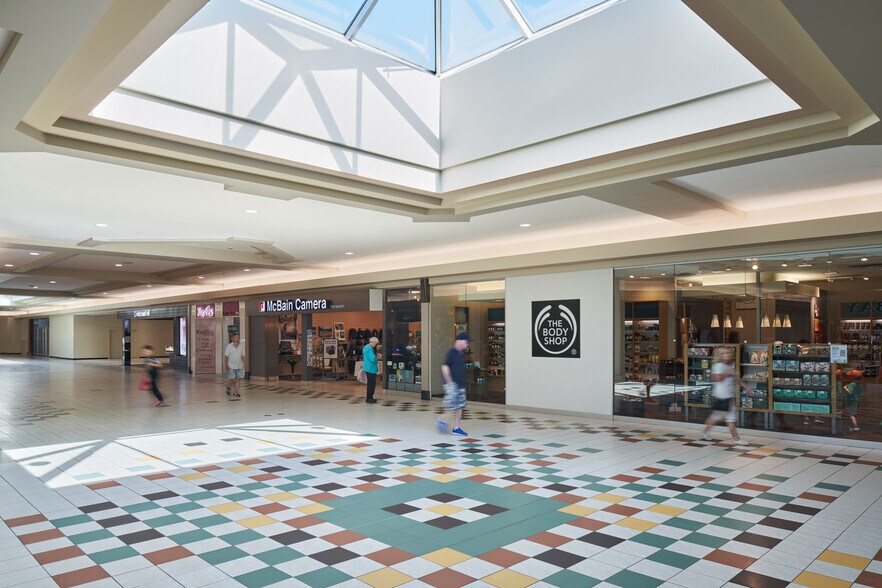 More Photos Of 375 St Albert Trl, St. Albert Department Store For Lease