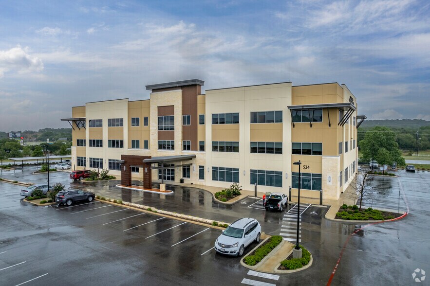 More Photos Of 524 Singing Oaks, Spring Branch Medical For Lease