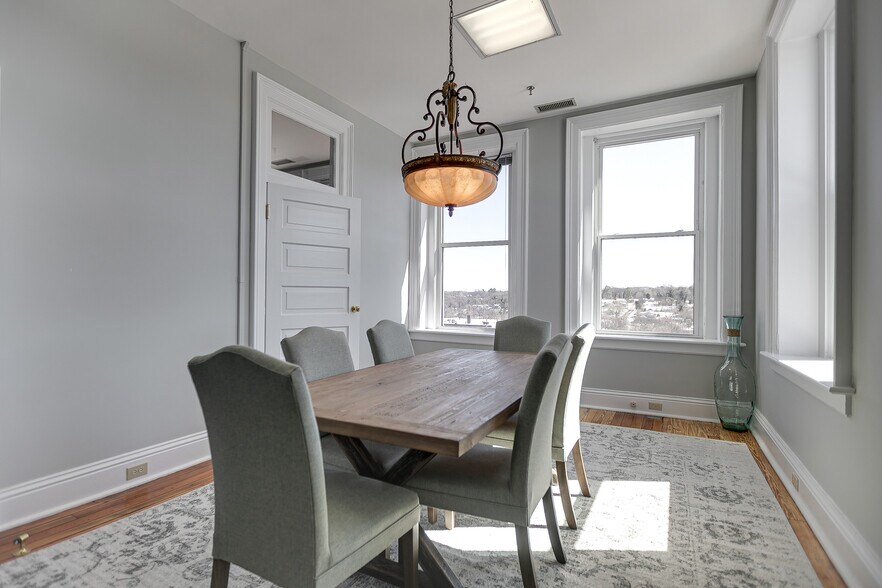 More Photos Of 809 S Main St, Columbia Office For Sale