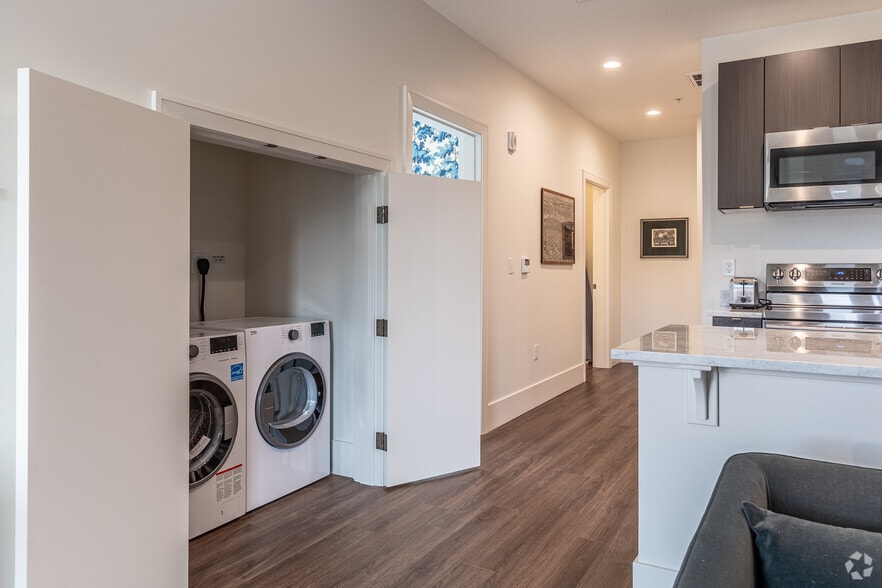 More Photos Of 1905 NW 23rd Ave, Portland Apartments For Lease