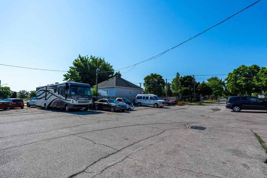 More Photos Of 735 Ontario St, Sarnia Auto Dealership For Sale
