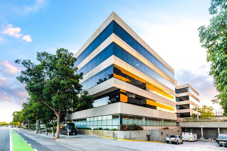 More Photos Of 2401 Colorado Ave, Santa Monica Unknown For Lease