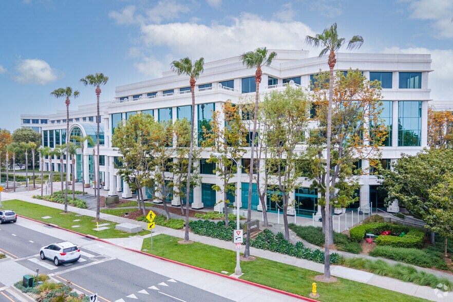 More Photos Of 2450 Colorado Ave, Santa Monica Office For Lease