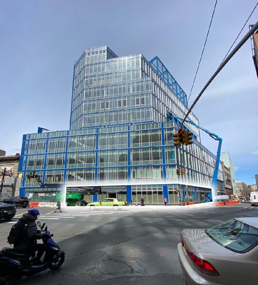 More Photos Of 425 Westchester Ave, Bronx Office For Lease