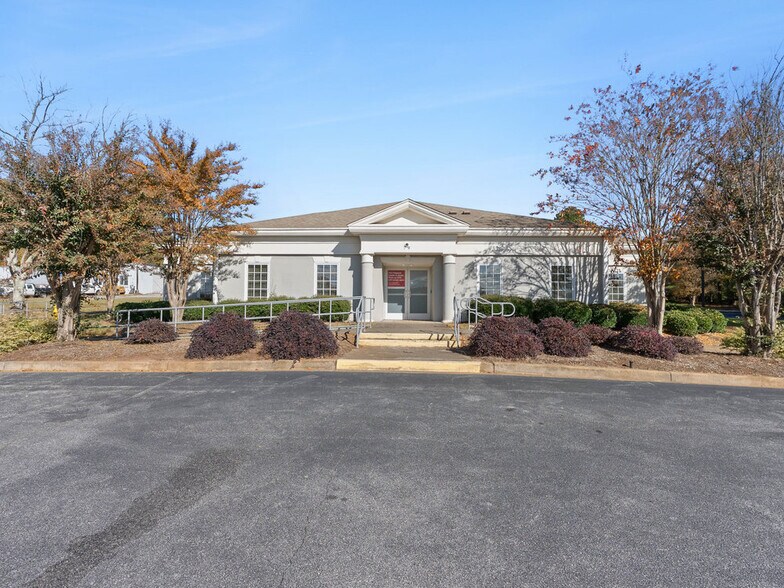 More Photos Of 79 S Main St, Inman General Retail For Sale