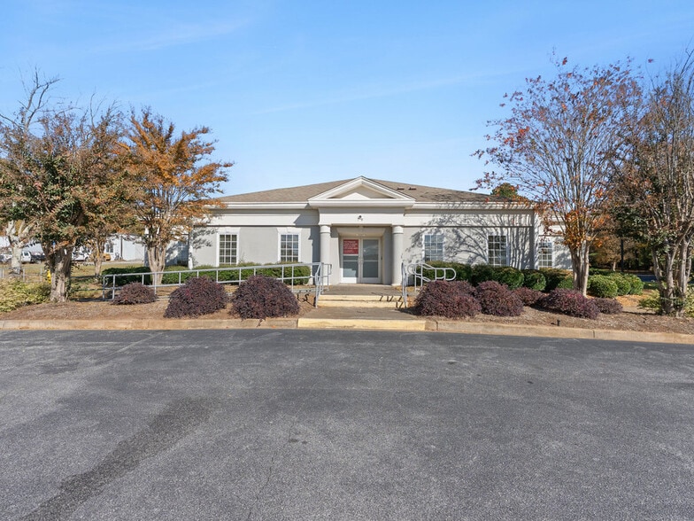 More Photos Of 79 S Main St, Inman Bank For Lease