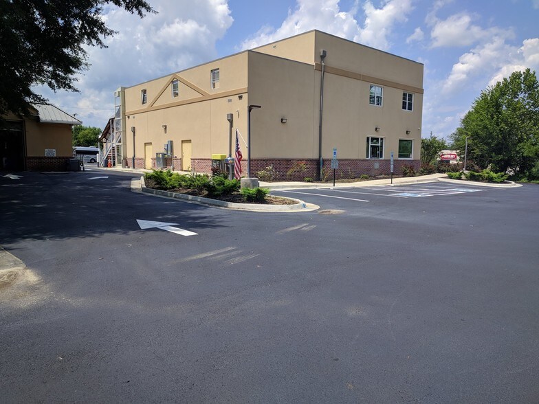 More Photos Of 9999 Brook Rd, Glen Allen Freestanding For Lease